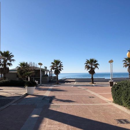 Appartamento A 30 Mt Dal Mare Cecina  Dış mekan fotoğraf
